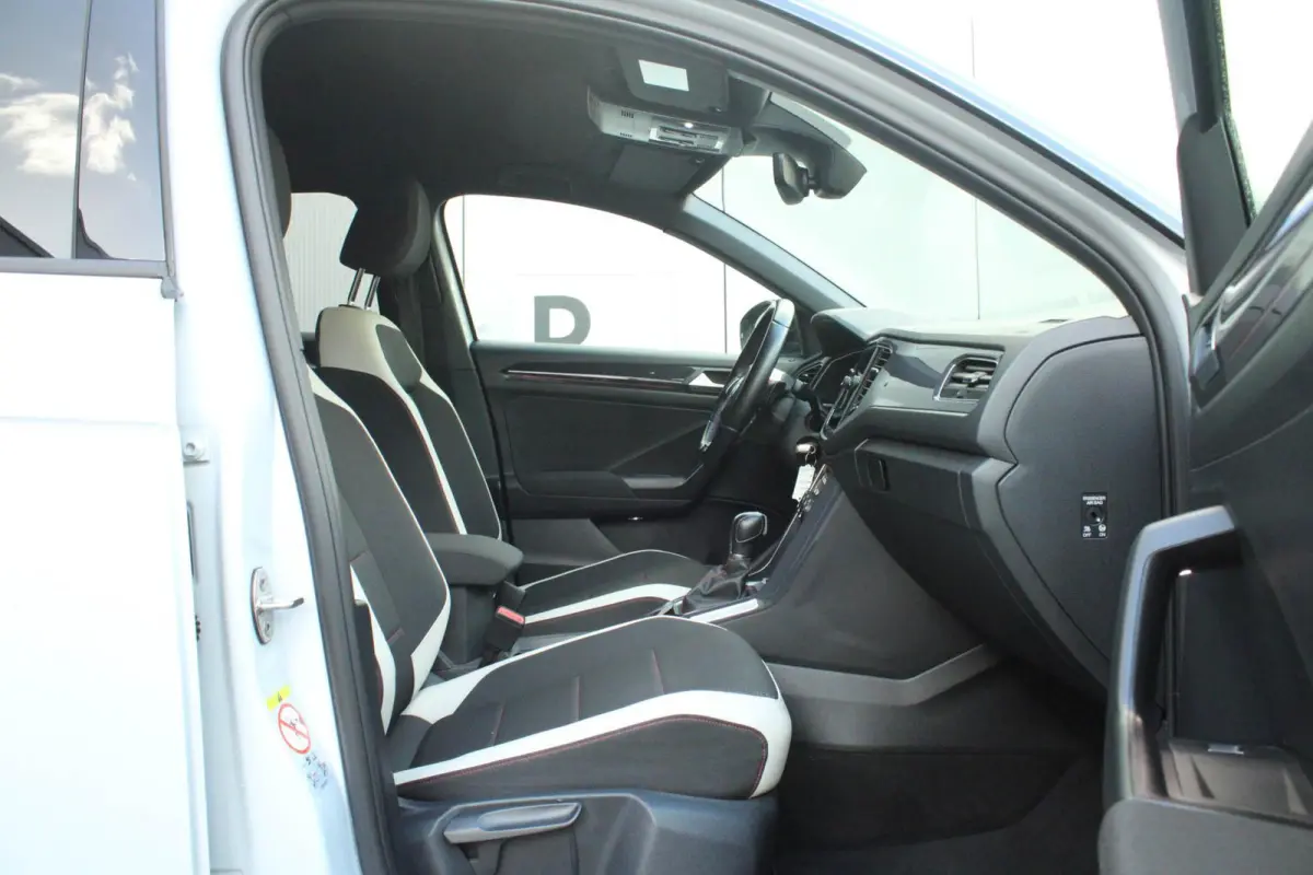 1.5 TSI 150pk DSG Sport Business R | Navigatie | Trekhaak | Stoelverwarming