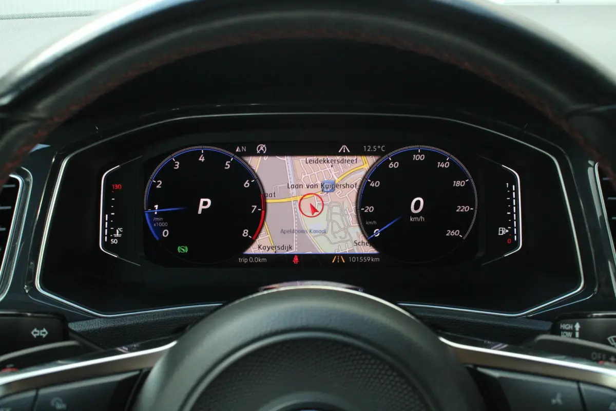 1.5 TSI 150pk DSG Sport Business R | Navigatie | Trekhaak | Stoelverwarming
