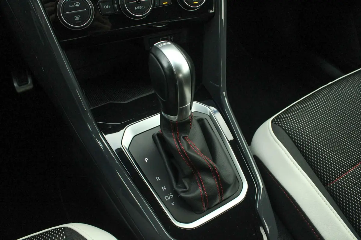 1.5 TSI 150pk DSG Sport Business R | Navigatie | Trekhaak | Stoelverwarming