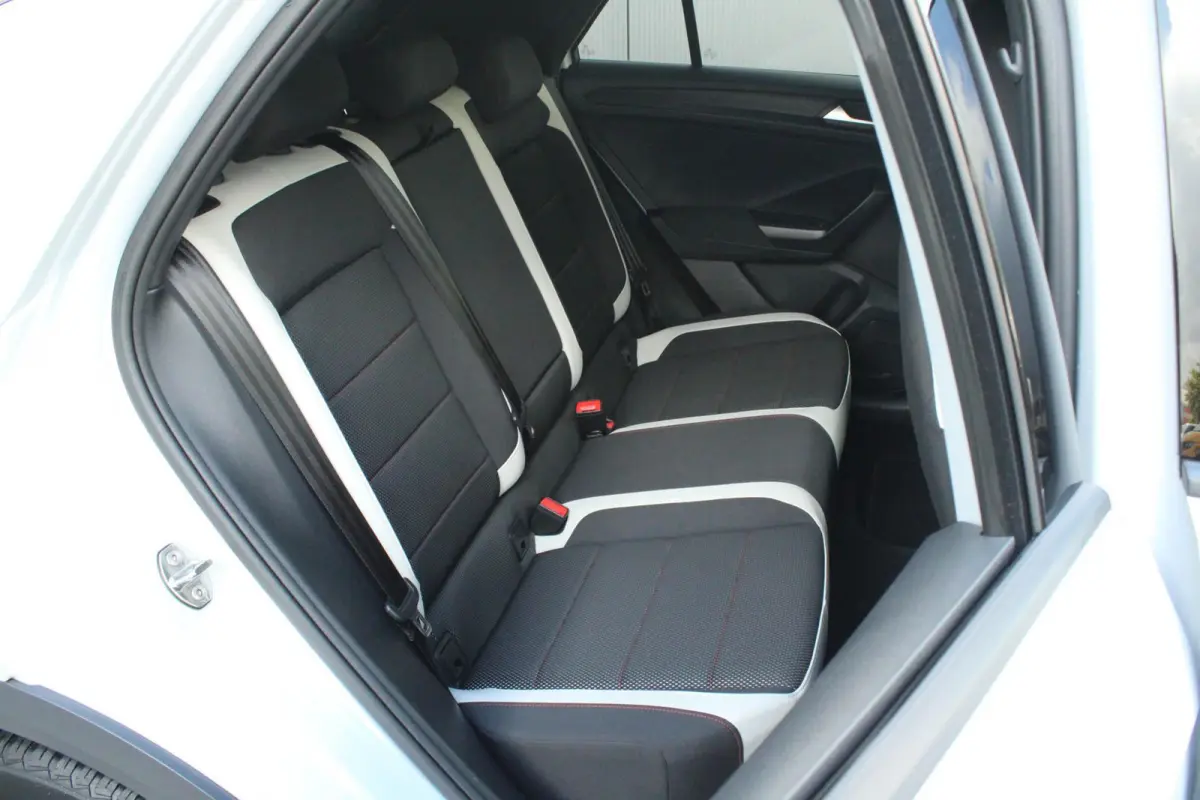 1.5 TSI 150pk DSG Sport Business R | Navigatie | Trekhaak | Stoelverwarming