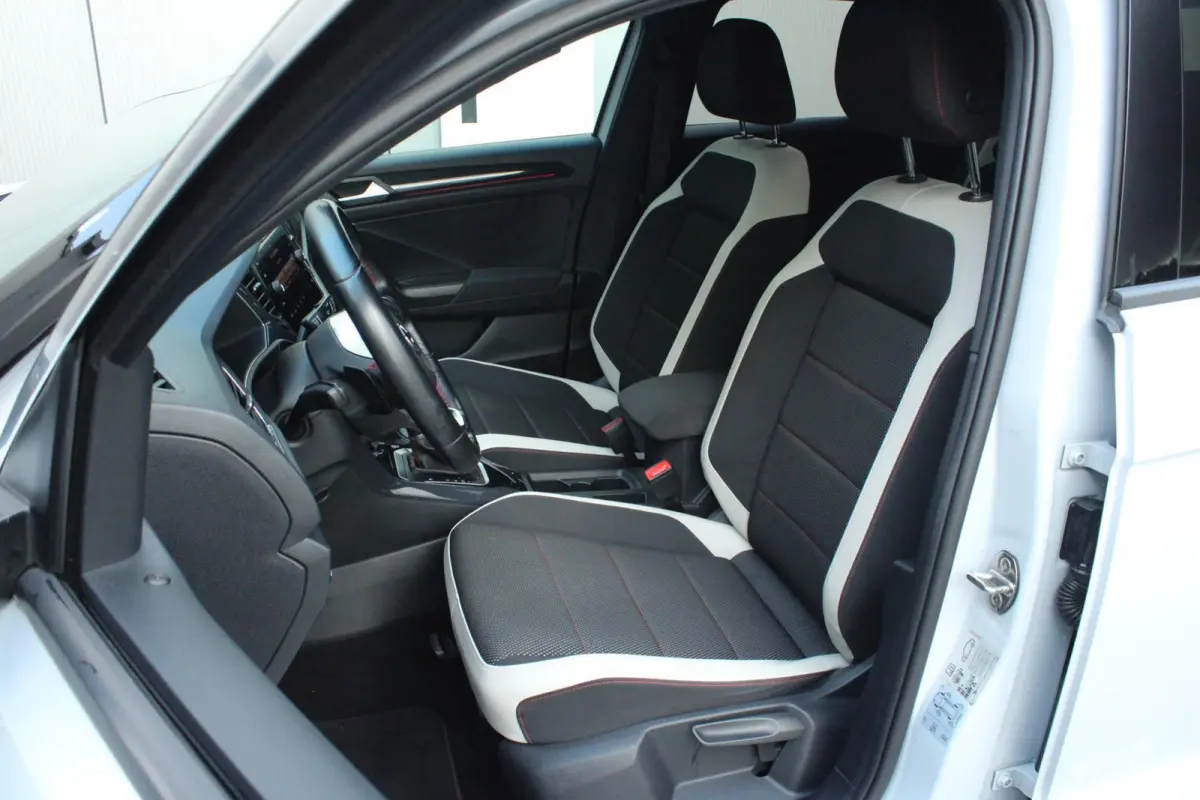 1.5 TSI 150pk DSG Sport Business R | Navigatie | Trekhaak | Stoelverwarming