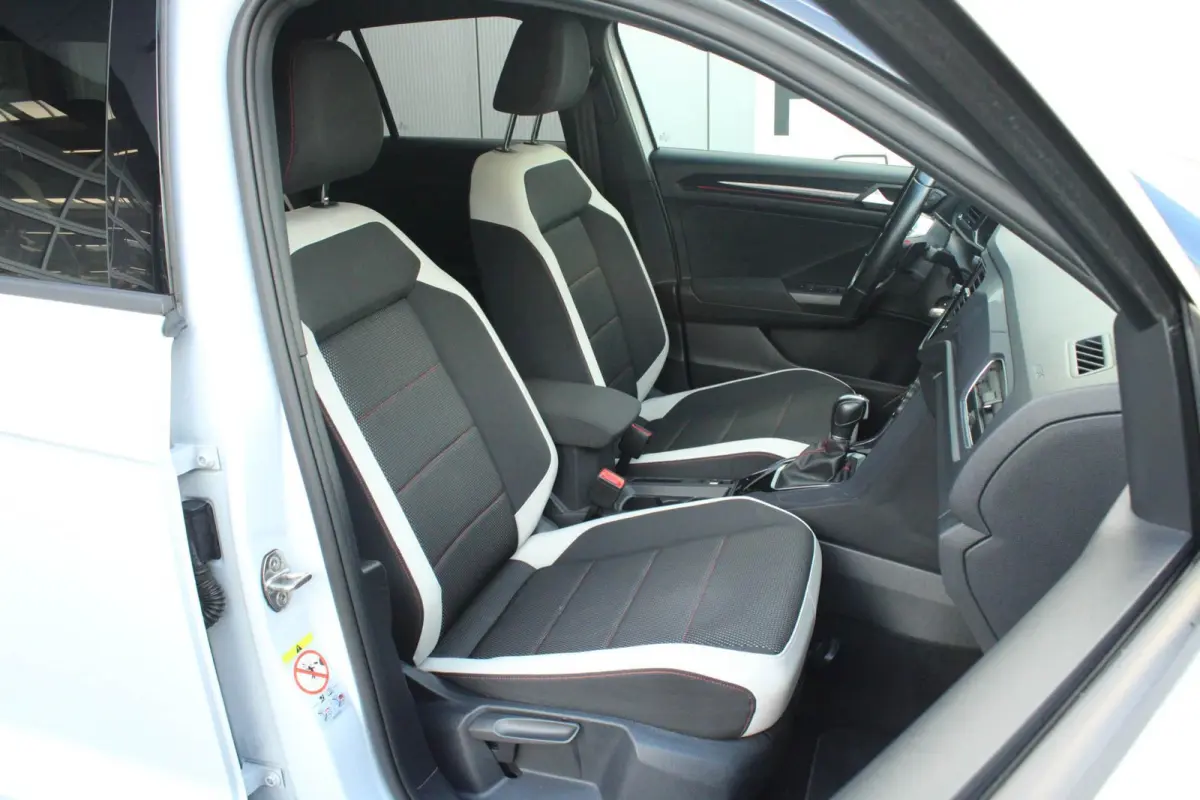 1.5 TSI 150pk DSG Sport Business R | Navigatie | Trekhaak | Stoelverwarming