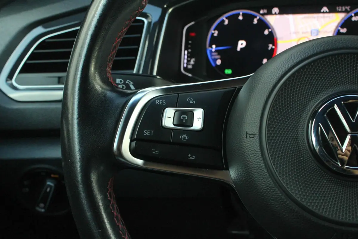 1.5 TSI 150pk DSG Sport Business R | Navigatie | Trekhaak | Stoelverwarming