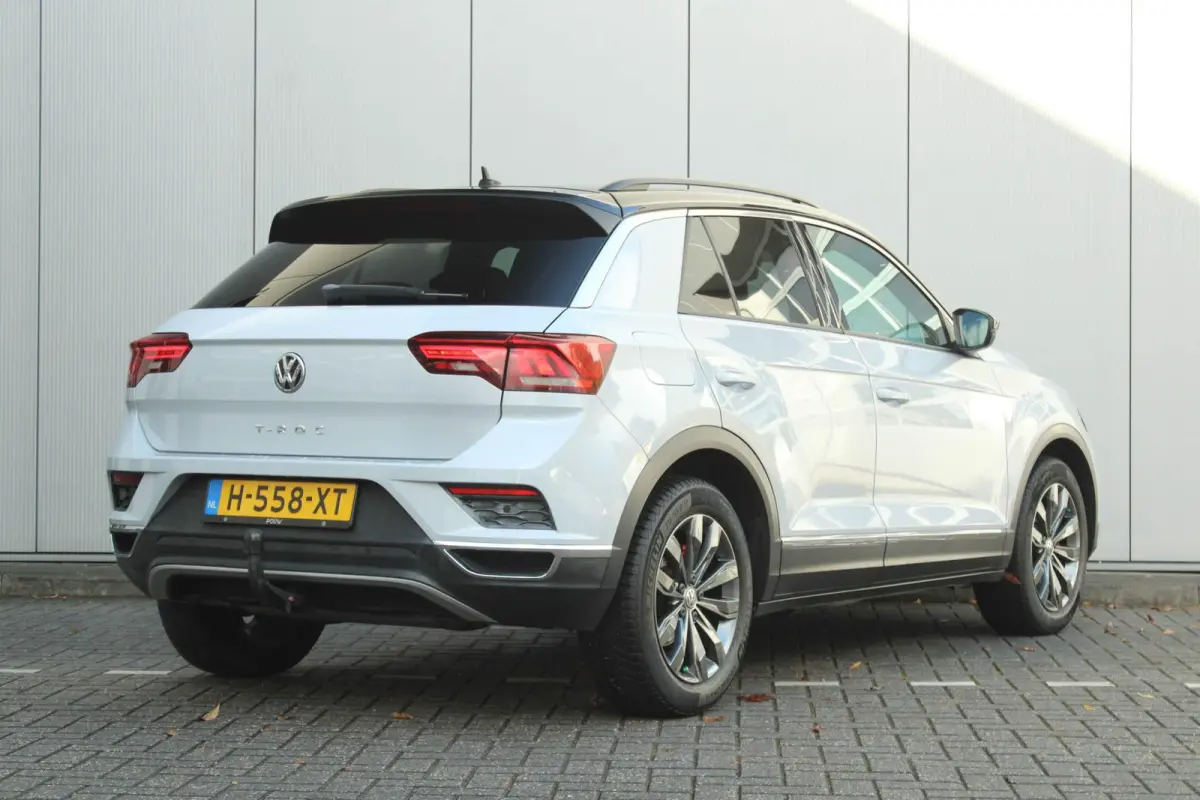 1.5 TSI 150pk DSG Sport Business R | Navigatie | Trekhaak | Stoelverwarming