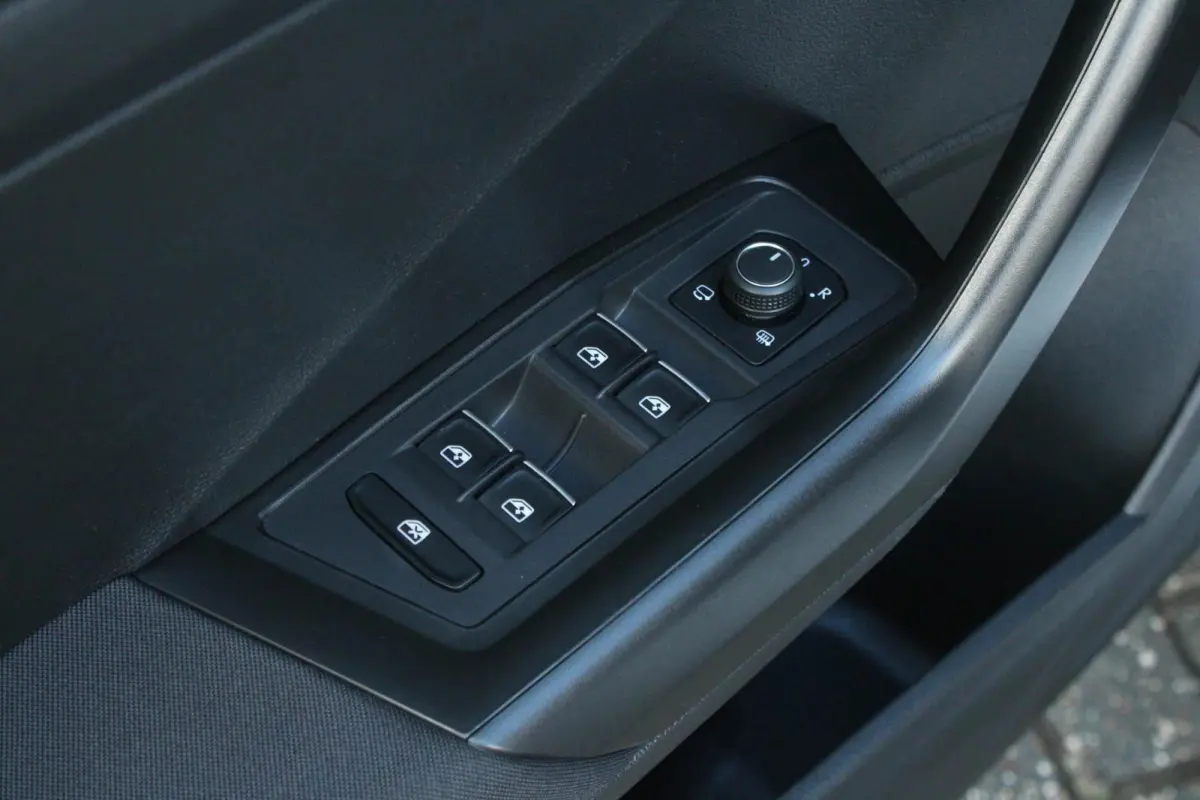 1.5 TSI 150pk DSG Sport Business R | Navigatie | Trekhaak | Stoelverwarming