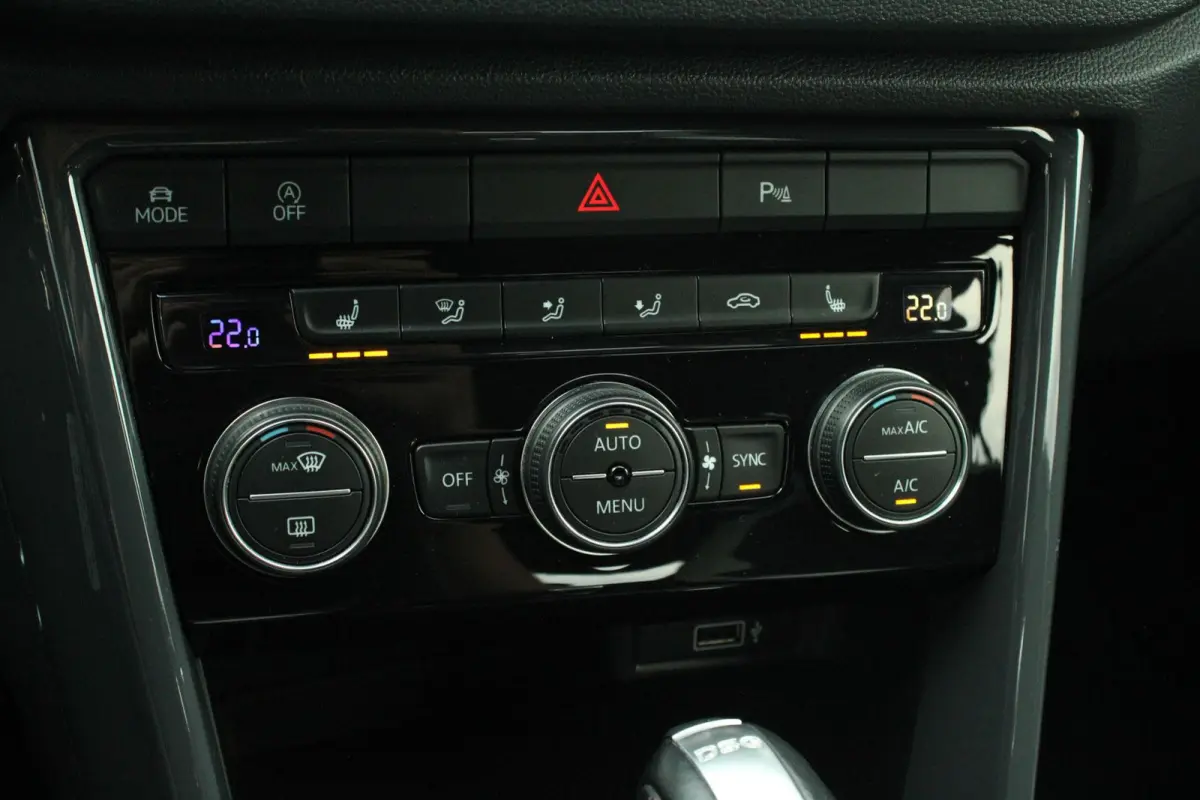 1.5 TSI 150pk DSG Sport Business R | Navigatie | Trekhaak | Stoelverwarming