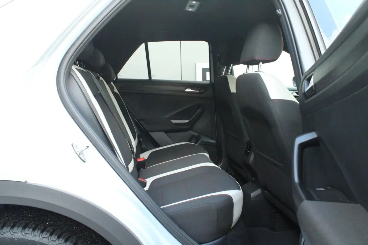 1.5 TSI 150pk DSG Sport Business R | Navigatie | Trekhaak | Stoelverwarming