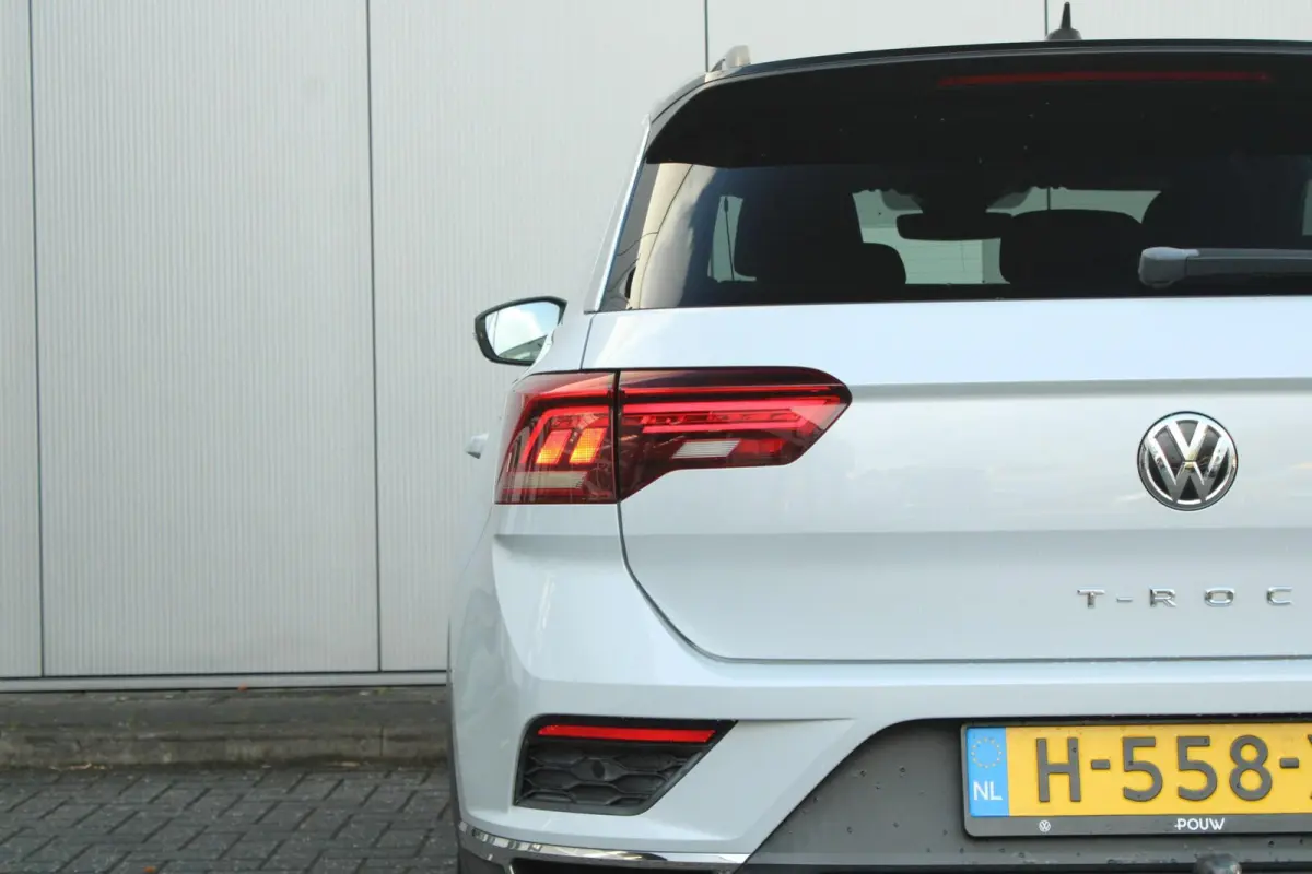 1.5 TSI 150pk DSG Sport Business R | Navigatie | Trekhaak | Stoelverwarming