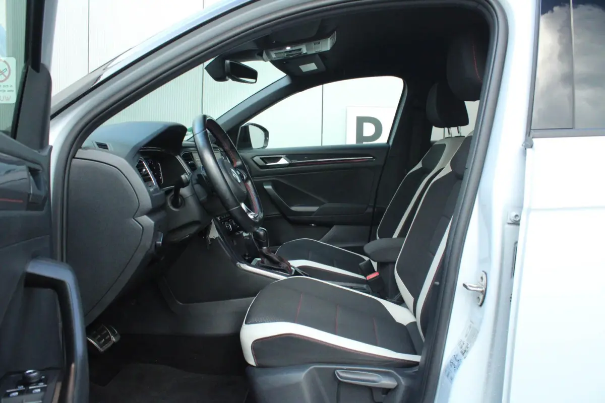 1.5 TSI 150pk DSG Sport Business R | Navigatie | Trekhaak | Stoelverwarming