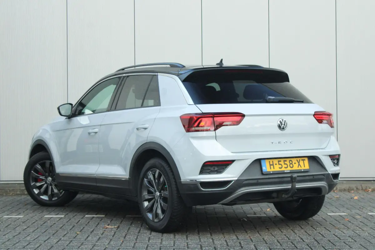 1.5 TSI 150pk DSG Sport Business R | Navigatie | Trekhaak | Stoelverwarming