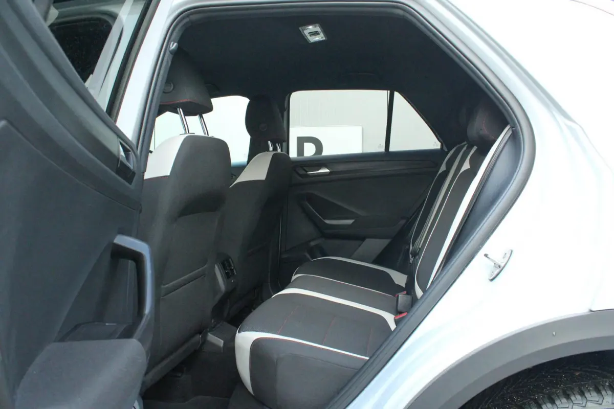 1.5 TSI 150pk DSG Sport Business R | Navigatie | Trekhaak | Stoelverwarming