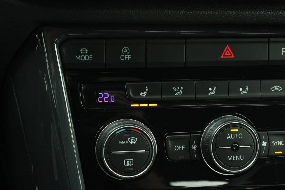 1.5 TSI 150pk DSG Sport Business R | Navigatie | Trekhaak | Stoelverwarming