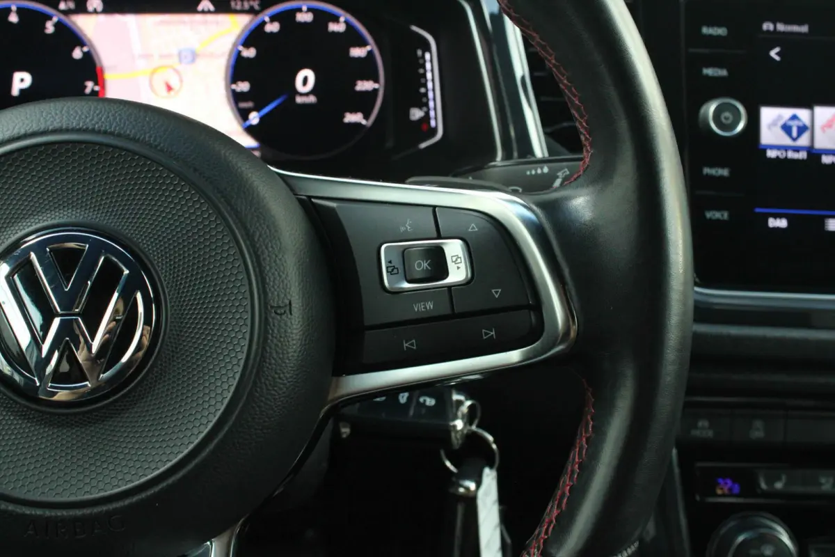 1.5 TSI 150pk DSG Sport Business R | Navigatie | Trekhaak | Stoelverwarming