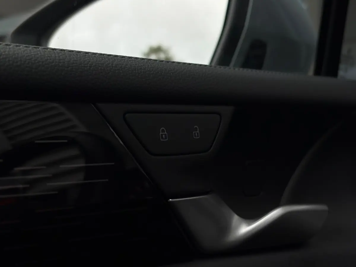 1.5 TSI eHybrid 204 pk Elegance | SOH 100% | Wegklapbare Trekhaak | Achteruitrijcamera | Cruise control adaptief |