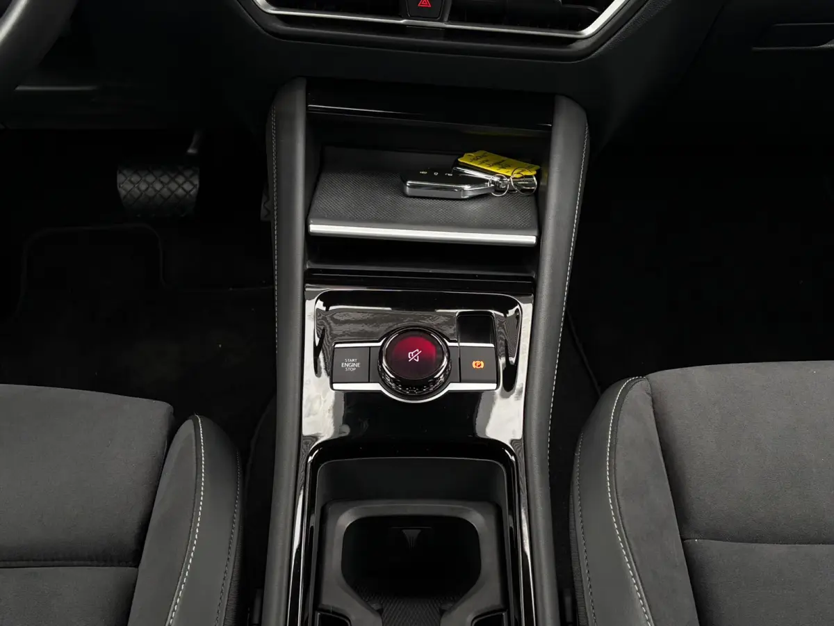 1.5 TSI eHybrid 204 pk Elegance | SOH 100% | Wegklapbare Trekhaak | Achteruitrijcamera | Cruise control adaptief |