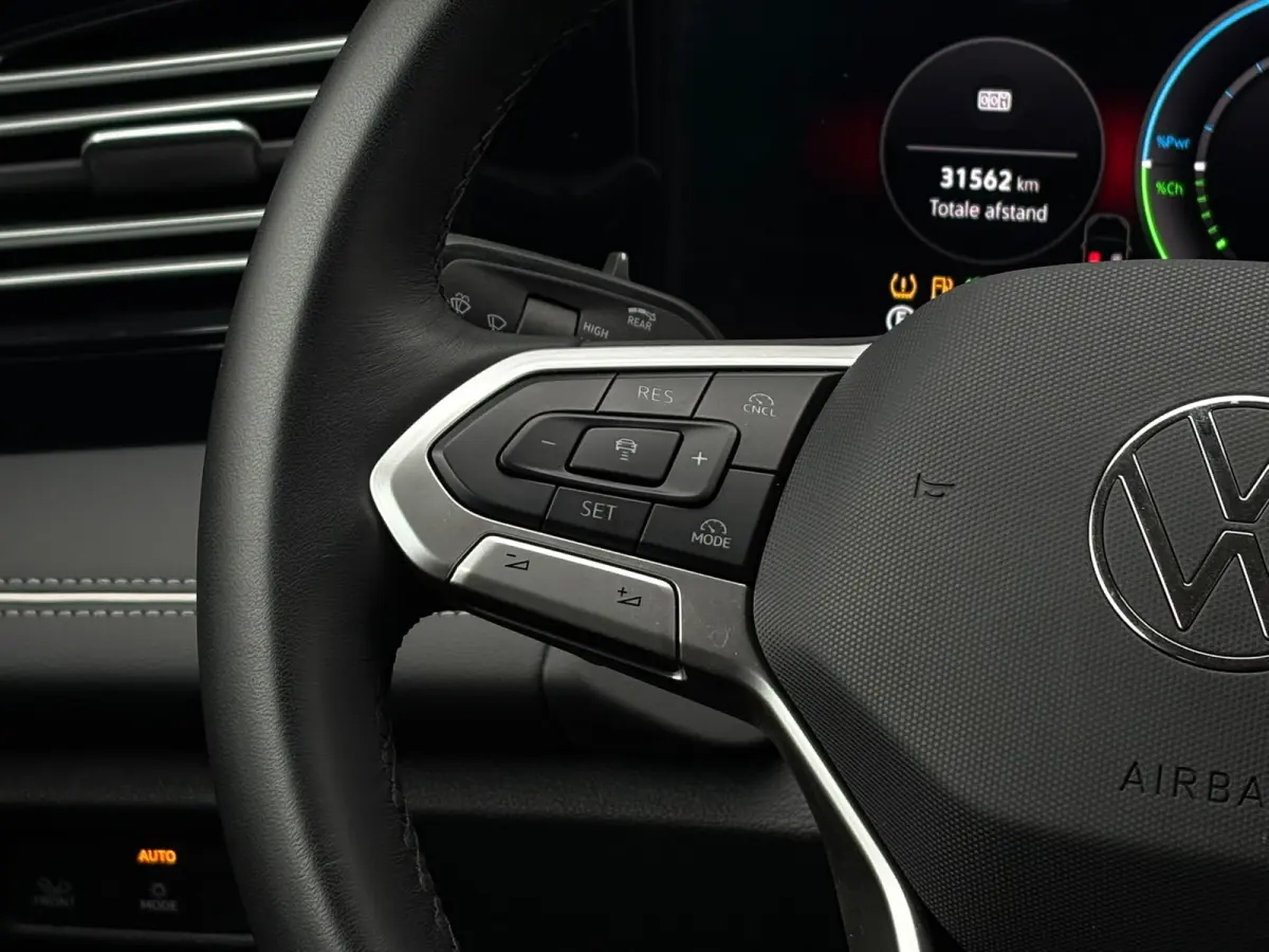 1.5 TSI eHybrid 204 pk Elegance | SOH 100% | Wegklapbare Trekhaak | Achteruitrijcamera | Cruise control adaptief |