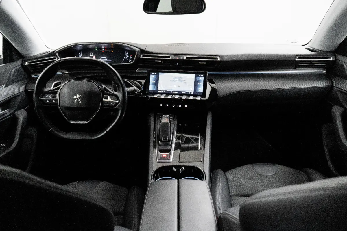 1.6 PureTech Blue Lease Allure Avantage Airco | Camera | Cruise Adaptief | DAB | Keyless | LMV 17" | LED | PDC V&A | Navi | Trekhaak