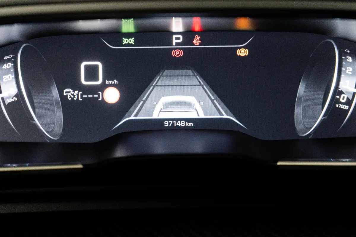 1.6 PureTech Blue Lease Allure Avantage Airco | Camera | Cruise Adaptief | DAB | Keyless | LMV 17" | LED | PDC V&A | Navi | Trekhaak