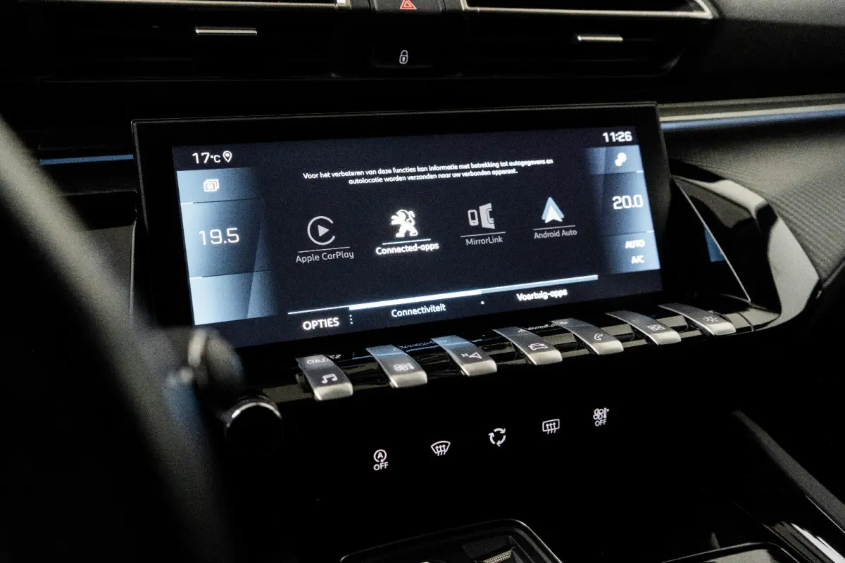 1.6 PureTech Blue Lease Allure Avantage Airco | Camera | Cruise Adaptief | DAB | Keyless | LMV 17" | LED | PDC V&A | Navi | Trekhaak