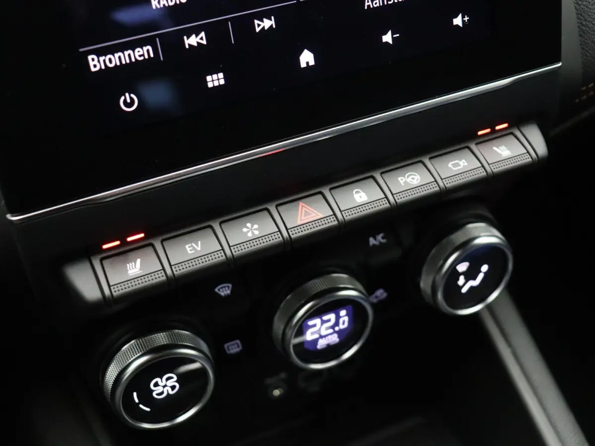 E-Tech plug-in hybrid 160pk iconic | 98% SOH | Rondomzicht camera | Stoel en stuurverwarming |  9,3" touchscreen |
