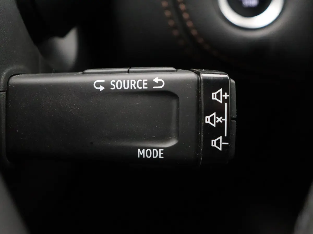E-Tech plug-in hybrid 160pk iconic | 98% SOH | Rondomzicht camera | Stoel en stuurverwarming |  9,3" touchscreen |
