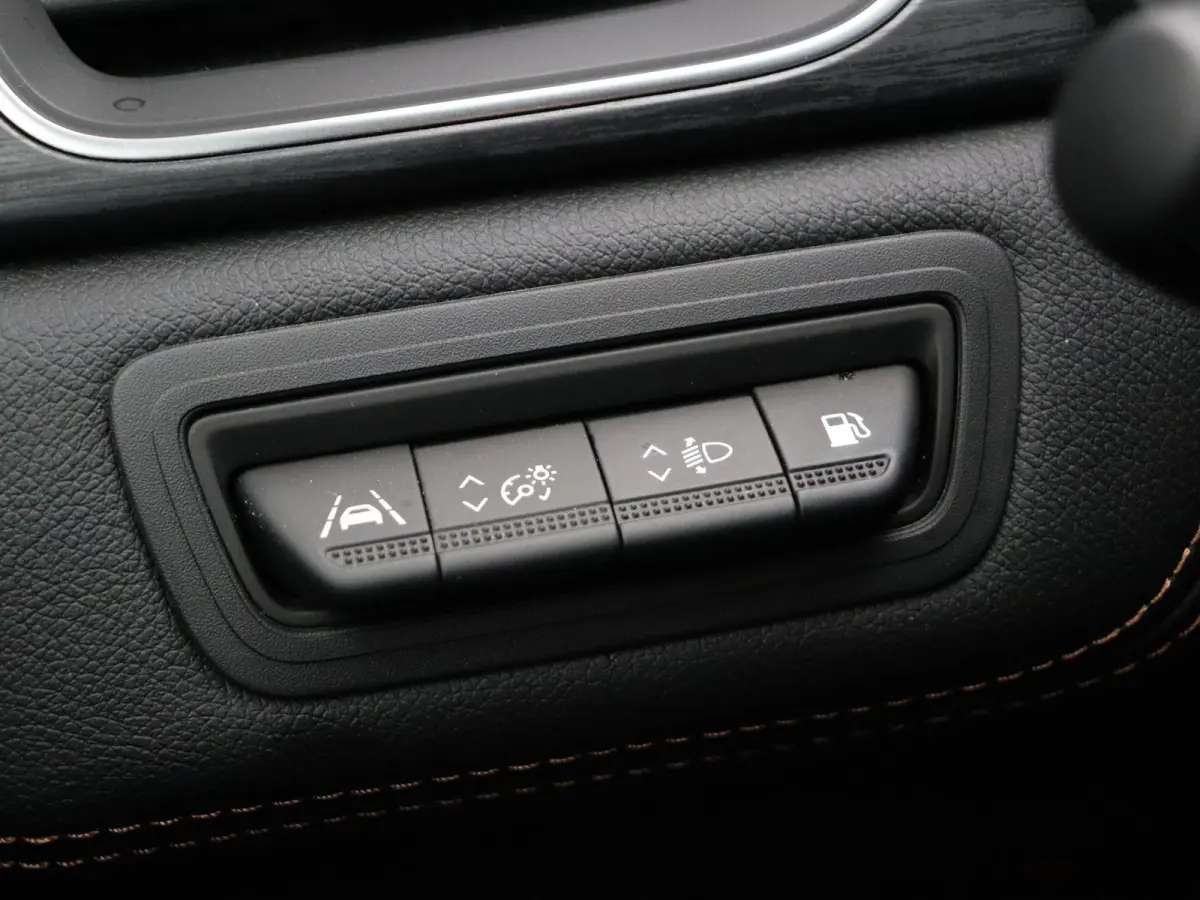 E-Tech plug-in hybrid 160pk iconic | 98% SOH | Rondomzicht camera | Stoel en stuurverwarming |  9,3" touchscreen |