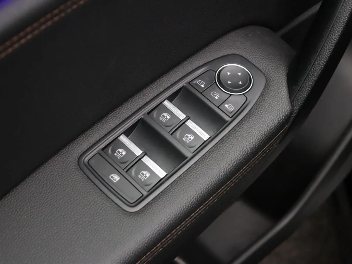 E-Tech plug-in hybrid 160pk iconic | 98% SOH | Rondomzicht camera | Stoel en stuurverwarming |  9,3" touchscreen |