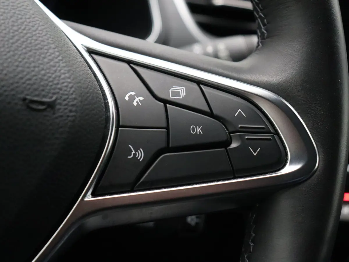 E-Tech plug-in hybrid 160pk iconic | 98% SOH | Rondomzicht camera | Stoel en stuurverwarming |  9,3" touchscreen |