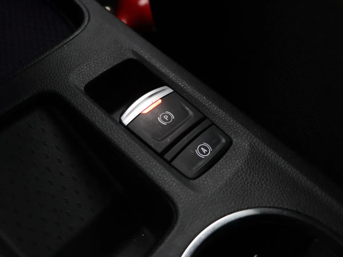 E-Tech plug-in hybrid 160pk iconic | 98% SOH | Rondomzicht camera | Stoel en stuurverwarming |  9,3" touchscreen |