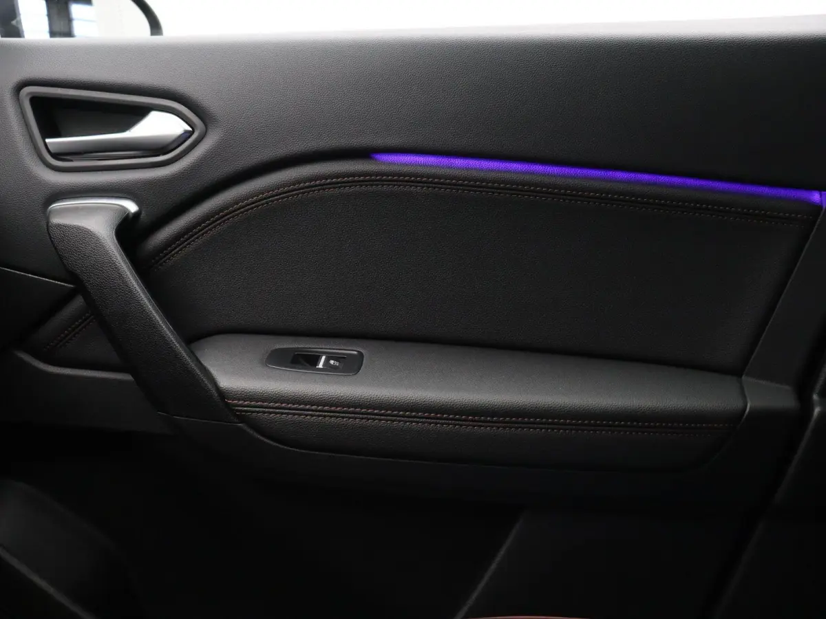 E-Tech plug-in hybrid 160pk iconic | 98% SOH | Rondomzicht camera | Stoel en stuurverwarming |  9,3" touchscreen |