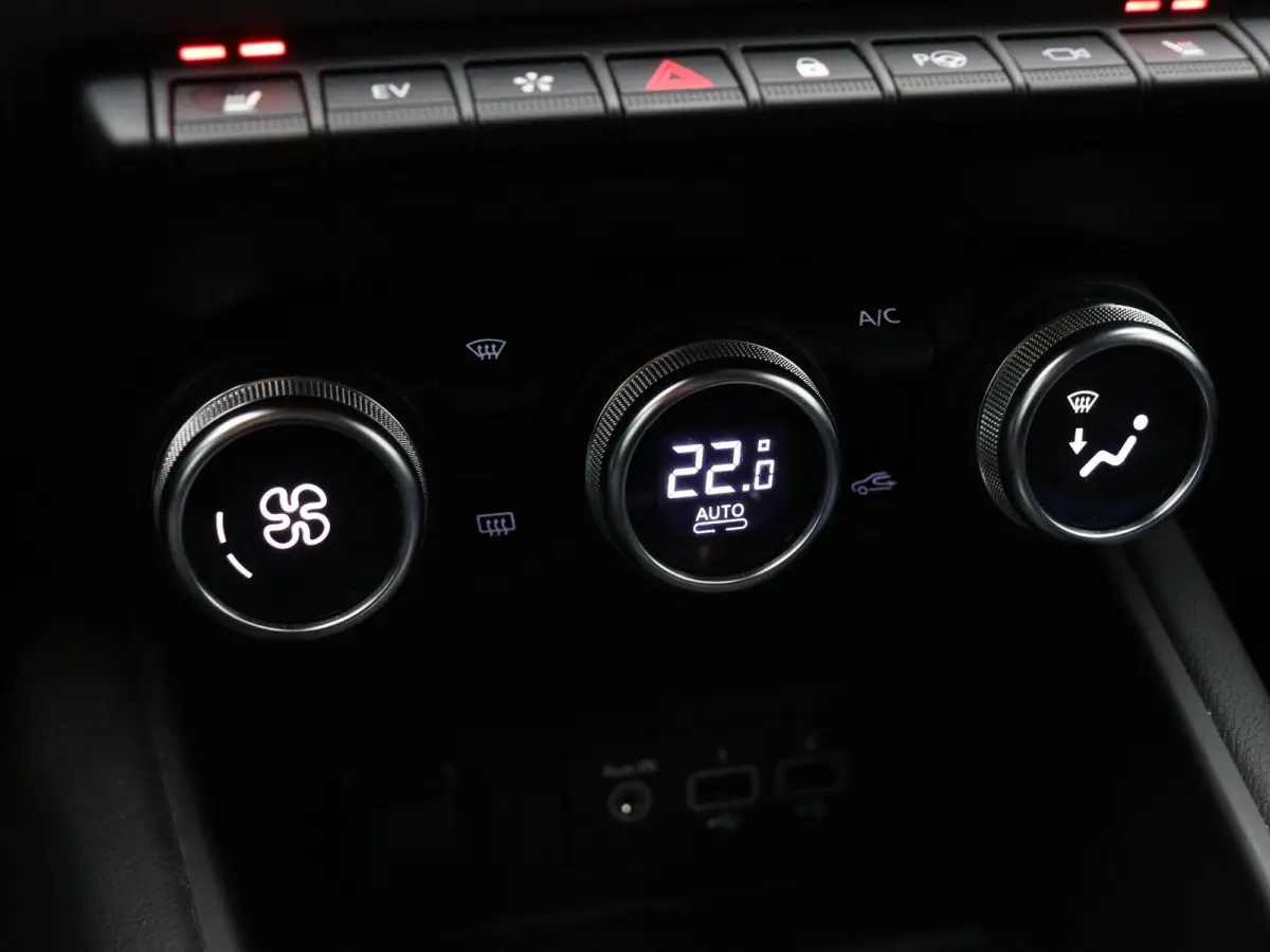 E-Tech plug-in hybrid 160pk iconic | 98% SOH | Rondomzicht camera | Stoel en stuurverwarming |  9,3" touchscreen |