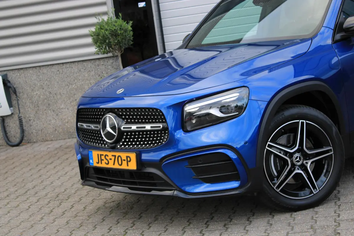 180 AMG 7 Persoons Facelift | Pano | Trekhaak | Multibeam LED | Keyless | Stoelverwarming | Spectraalblauw