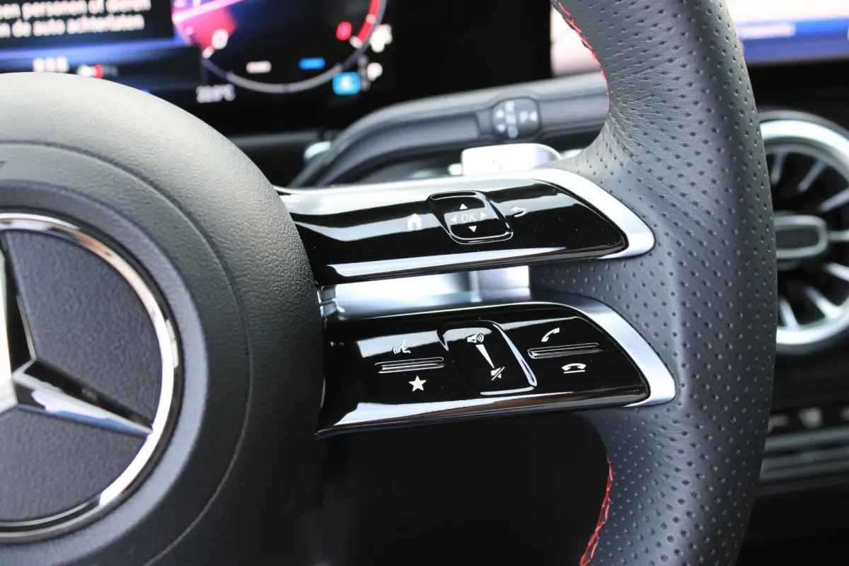 180 AMG 7 Persoons Facelift | Pano | Trekhaak | Multibeam LED | Keyless | Stoelverwarming | Spectraalblauw
