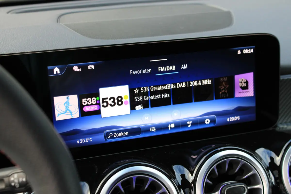180 AMG 7 Persoons Facelift | Pano | Trekhaak | Multibeam LED | Keyless | Stoelverwarming | Spectraalblauw