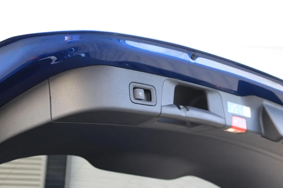 180 AMG 7 Persoons Facelift | Pano | Trekhaak | Multibeam LED | Keyless | Stoelverwarming | Spectraalblauw