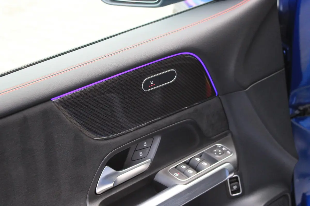 180 AMG 7 Persoons Facelift | Pano | Trekhaak | Multibeam LED | Keyless | Stoelverwarming | Spectraalblauw