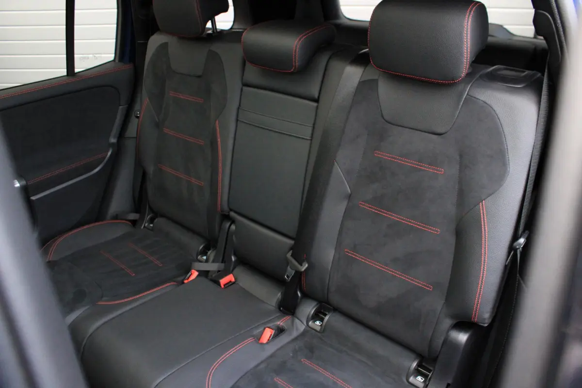 180 AMG 7 Persoons Facelift | Pano | Trekhaak | Multibeam LED | Keyless | Stoelverwarming | Spectraalblauw