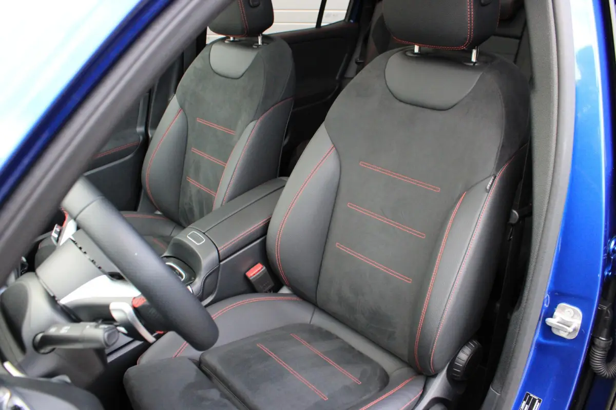 180 AMG 7 Persoons Facelift | Pano | Trekhaak | Multibeam LED | Keyless | Stoelverwarming | Spectraalblauw