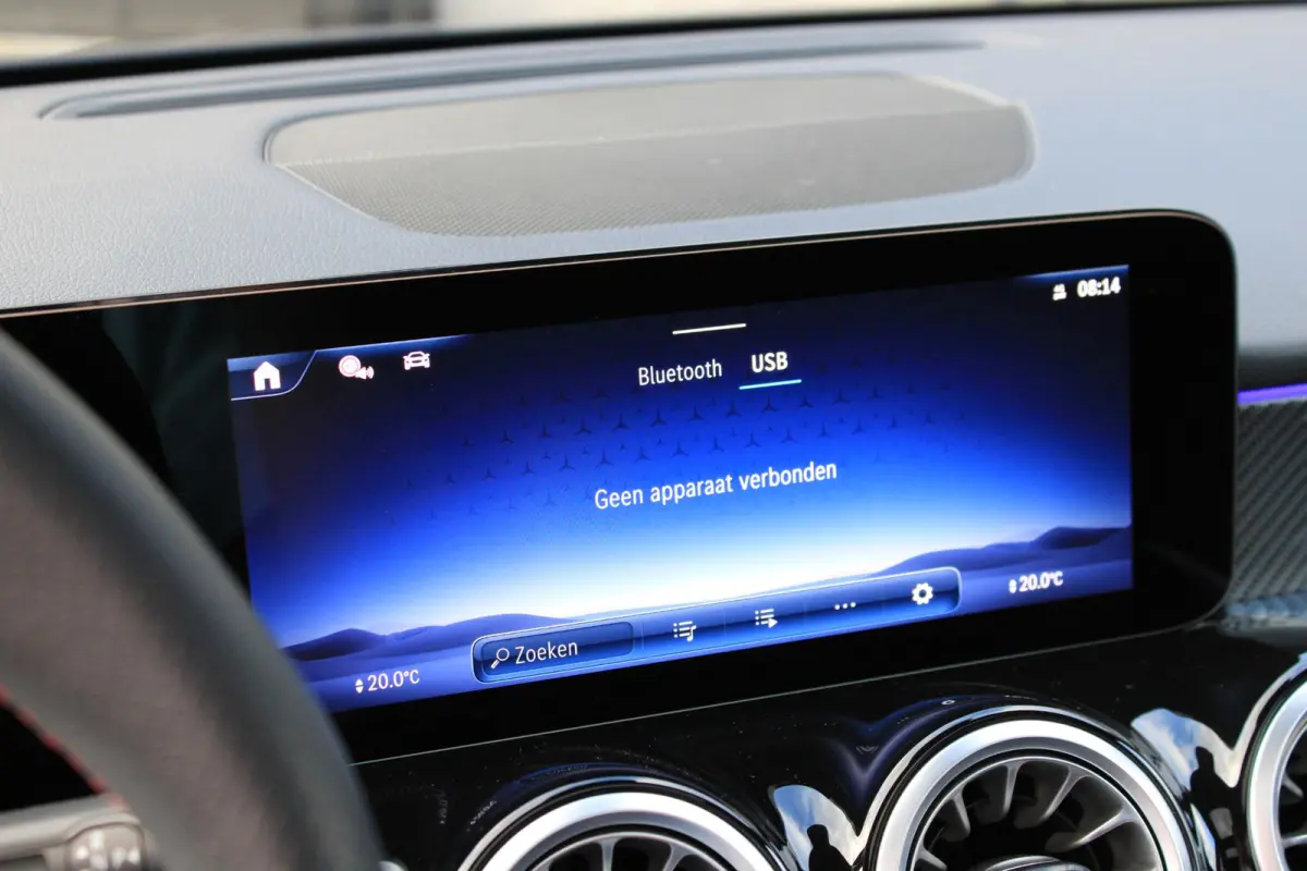 180 AMG 7 Persoons Facelift | Pano | Trekhaak | Multibeam LED | Keyless | Stoelverwarming | Spectraalblauw