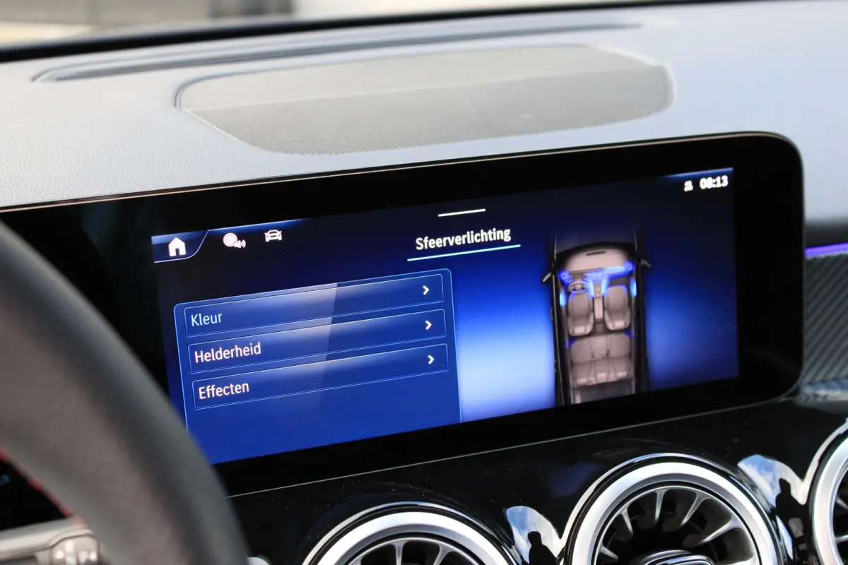 180 AMG 7 Persoons Facelift | Pano | Trekhaak | Multibeam LED | Keyless | Stoelverwarming | Spectraalblauw