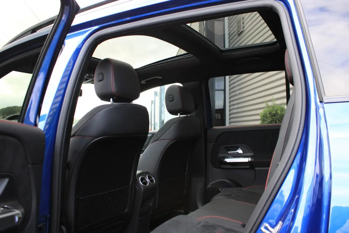 180 AMG 7 Persoons Facelift | Pano | Trekhaak | Multibeam LED | Keyless | Stoelverwarming | Spectraalblauw