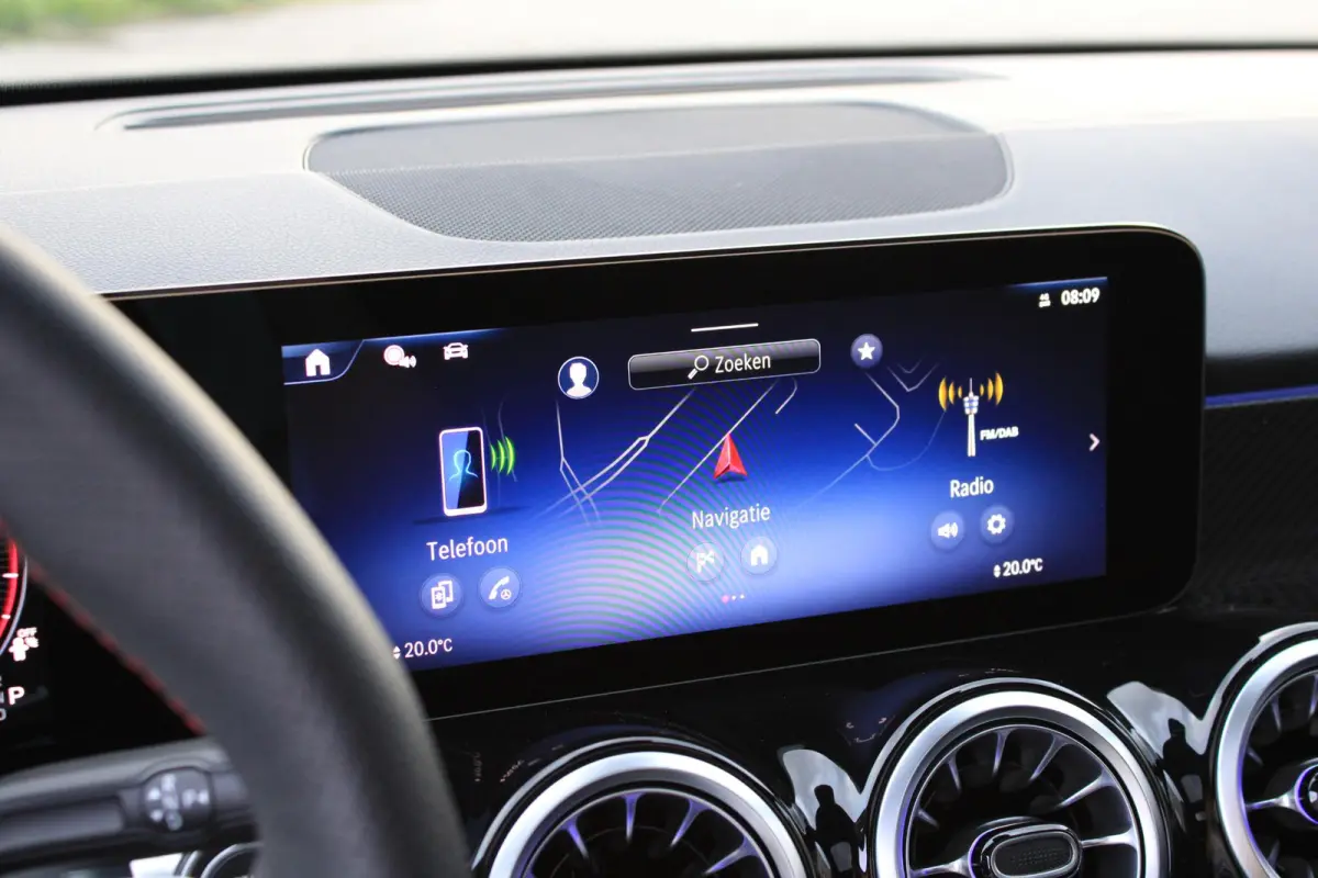 180 AMG 7 Persoons Facelift | Pano | Trekhaak | Multibeam LED | Keyless | Stoelverwarming | Spectraalblauw