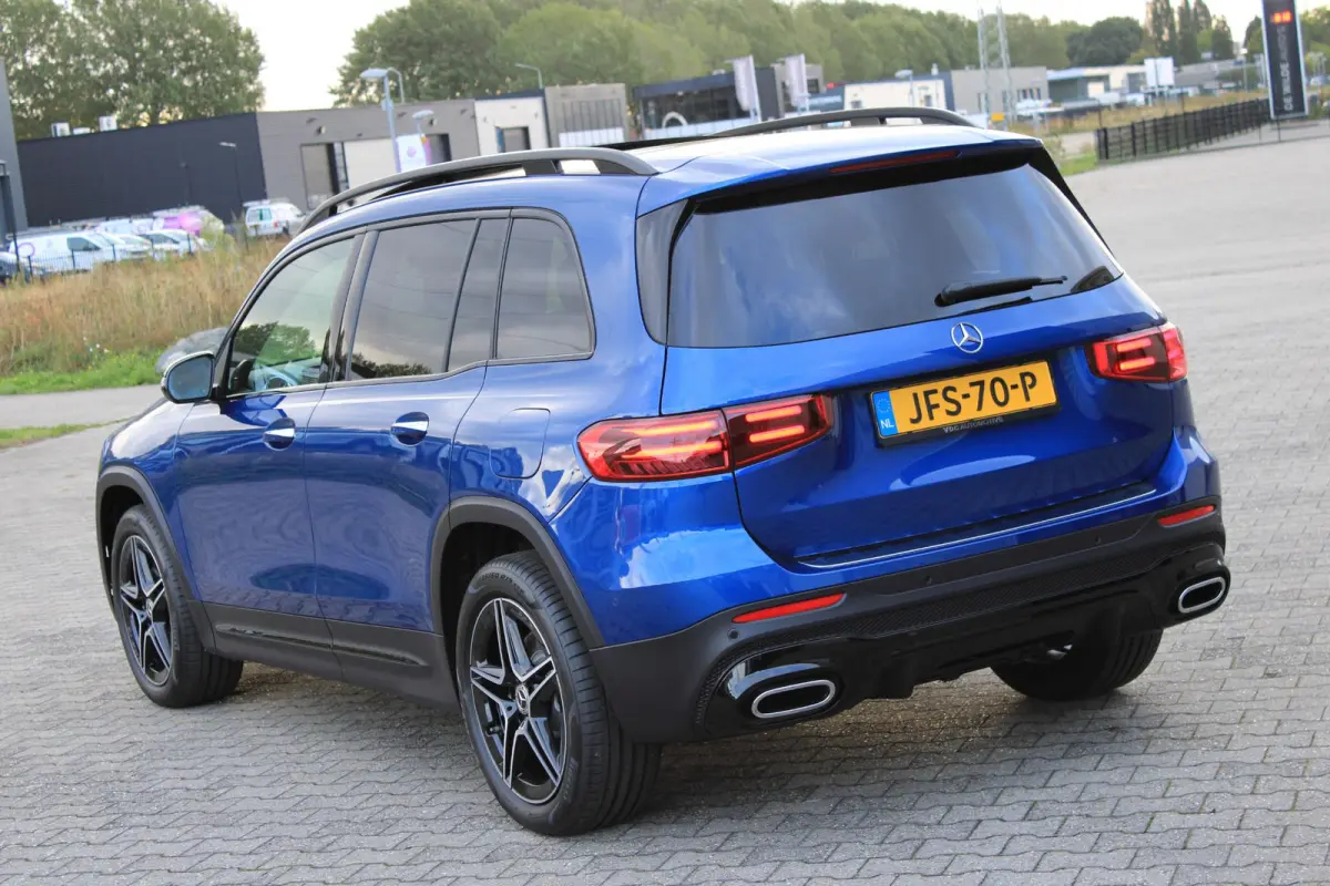 180 AMG 7 Persoons Facelift | Pano | Trekhaak | Multibeam LED | Keyless | Stoelverwarming | Spectraalblauw
