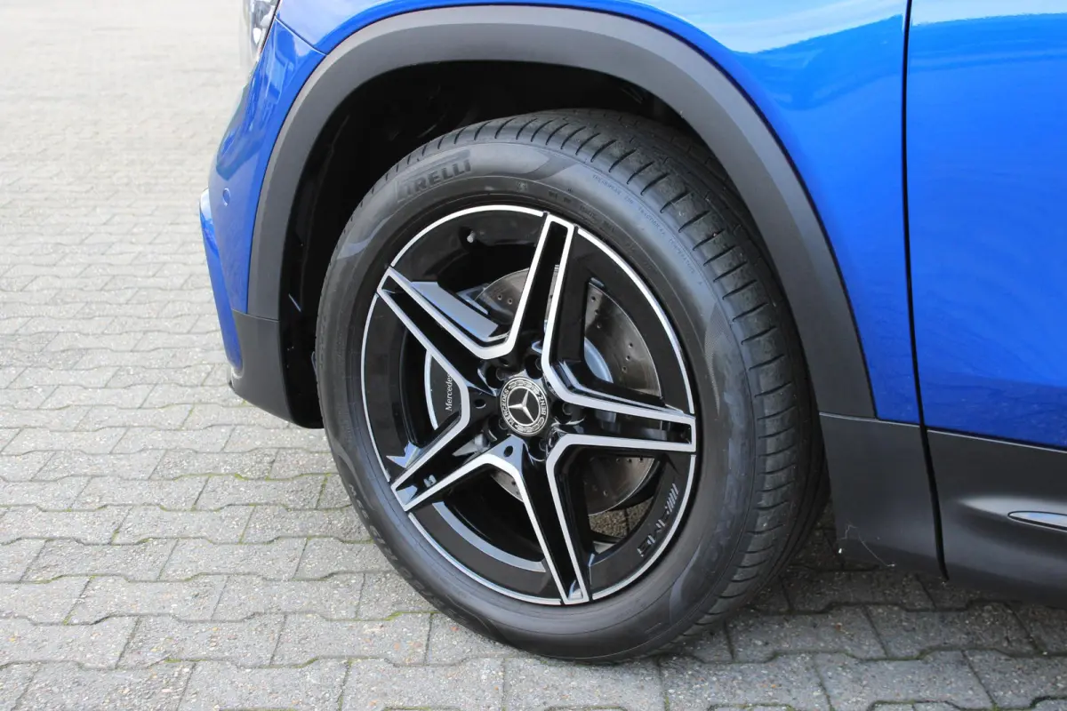 180 AMG 7 Persoons Facelift | Pano | Trekhaak | Multibeam LED | Keyless | Stoelverwarming | Spectraalblauw