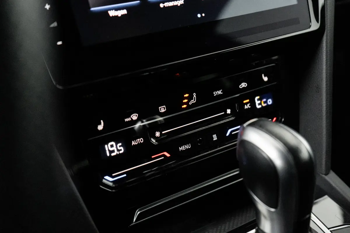1.4 TSI eHybrid R-Line Business+ l Vol Leder int. l Elektr. Stoel incl Memory l Elektr. Trekhaak l Stoel verwarming voor en achter l Elekt. Klep l Matrix LED l