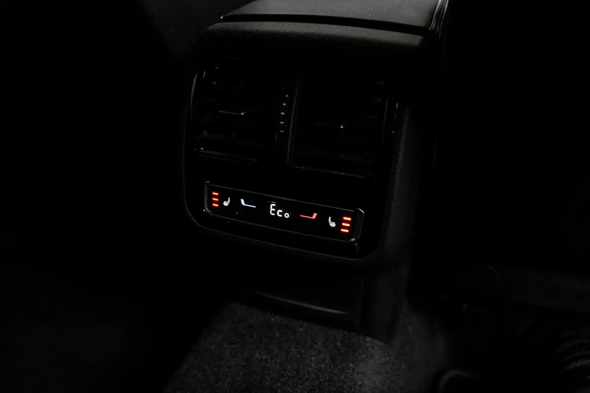 1.4 TSI eHybrid R-Line Business+ l Vol Leder int. l Elektr. Stoel incl Memory l Elektr. Trekhaak l Stoel verwarming voor en achter l Elekt. Klep l Matrix LED l