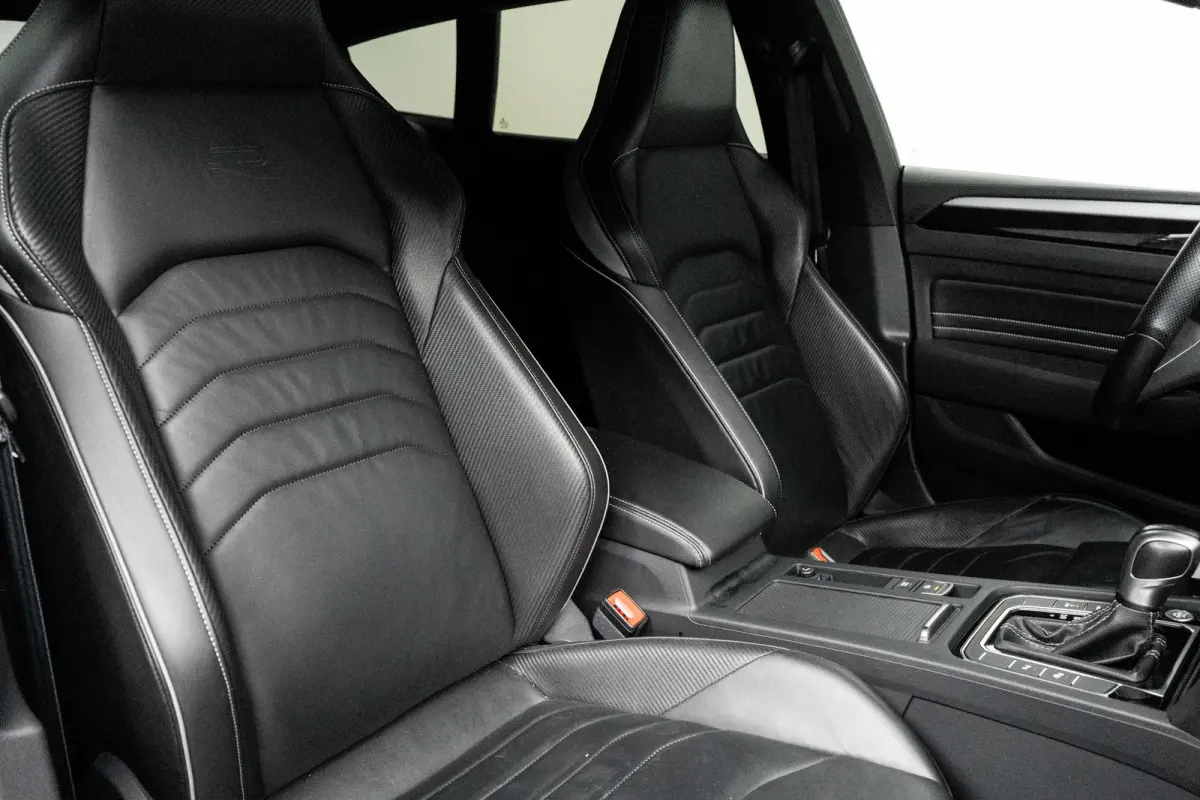 1.4 TSI eHybrid R-Line Business+ l Vol Leder int. l Elektr. Stoel incl Memory l Elektr. Trekhaak l Stoel verwarming voor en achter l Elekt. Klep l Matrix LED l