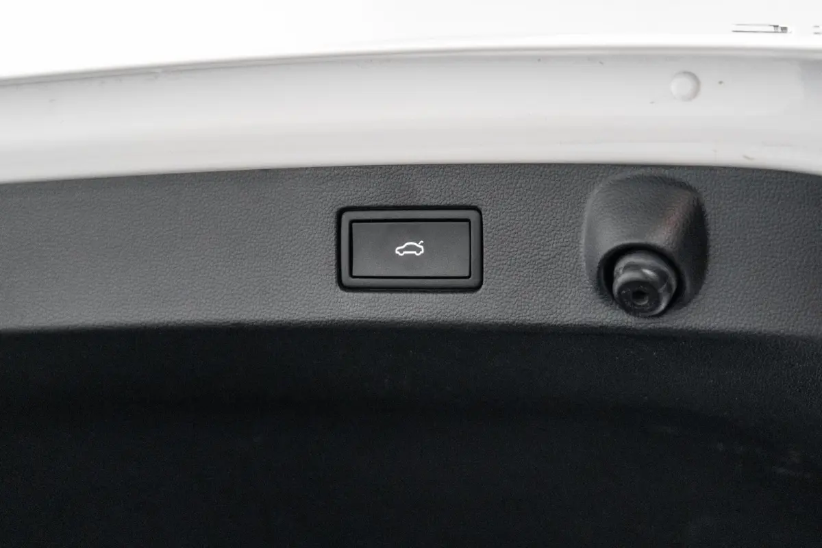 1.4 TSI eHybrid R-Line Business+ l Vol Leder int. l Elektr. Stoel incl Memory l Elektr. Trekhaak l Stoel verwarming voor en achter l Elekt. Klep l Matrix LED l