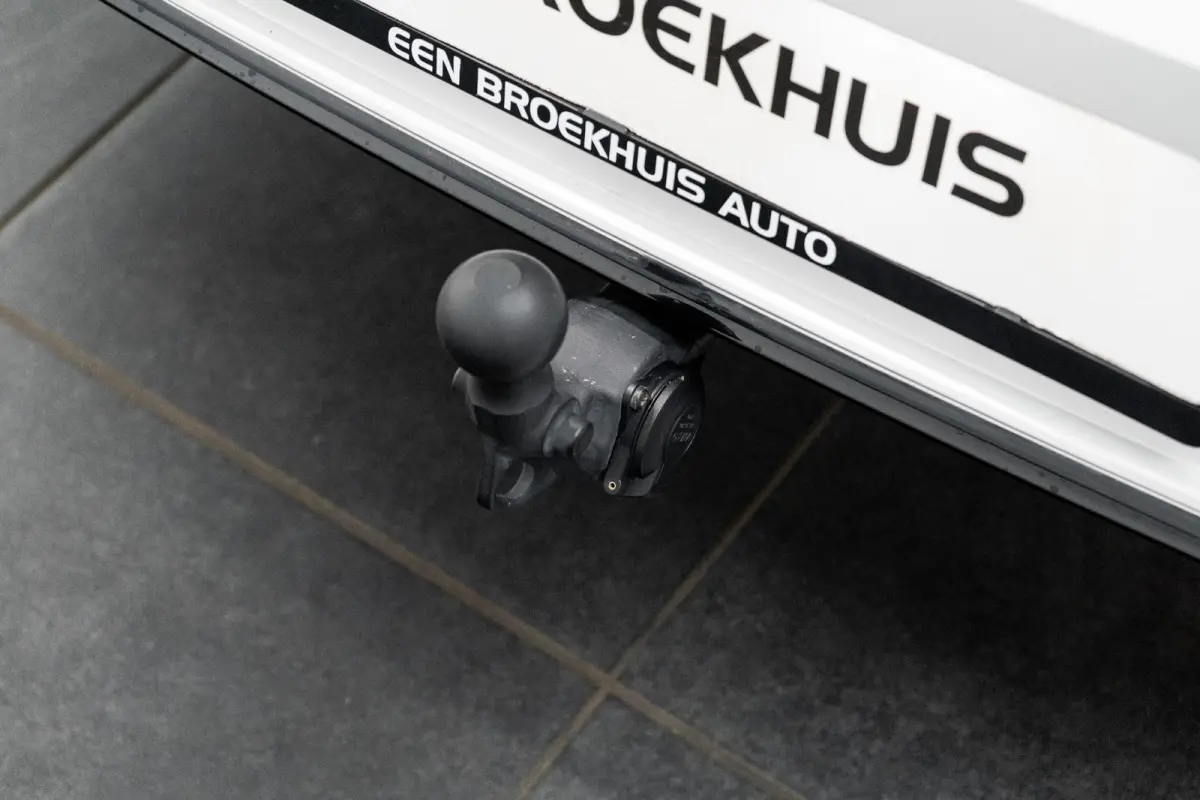 1.4 TSI eHybrid R-Line Business+ l Vol Leder int. l Elektr. Stoel incl Memory l Elektr. Trekhaak l Stoel verwarming voor en achter l Elekt. Klep l Matrix LED l