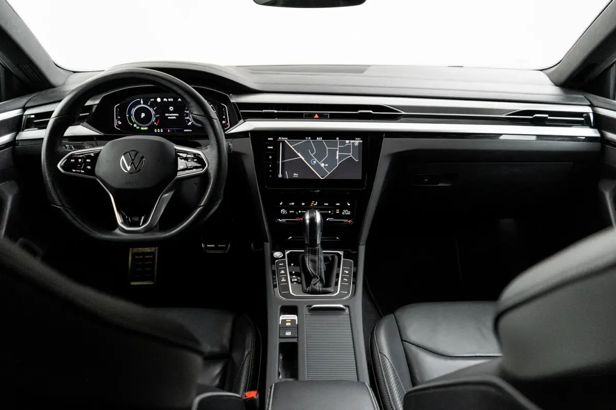 1.4 TSI eHybrid R-Line Business+ l Vol Leder int. l Elektr. Stoel incl Memory l Elektr. Trekhaak l Stoel verwarming voor en achter l Elekt. Klep l Matrix LED l